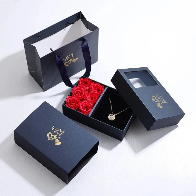 Geschenkset Kleeblatt Kette mit ewigen Rosen