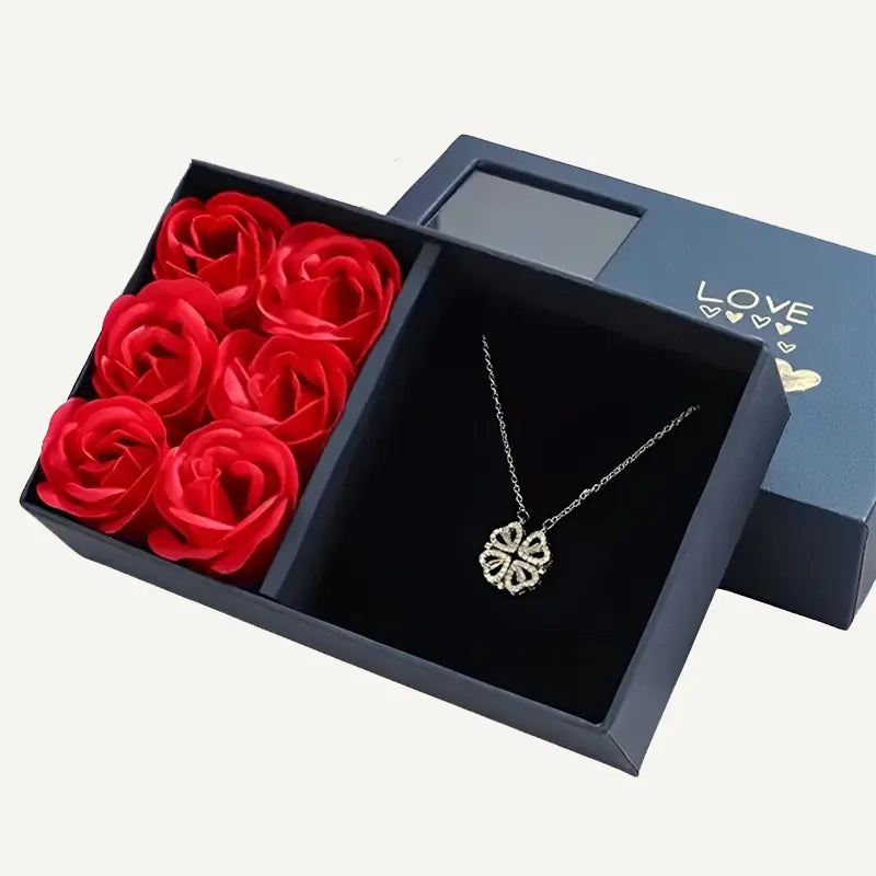 Geschenkset Kleeblatt Kette mit ewigen Rosen