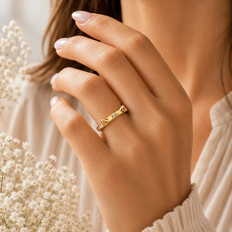 Ring mit Katzenohren und Namensgravur