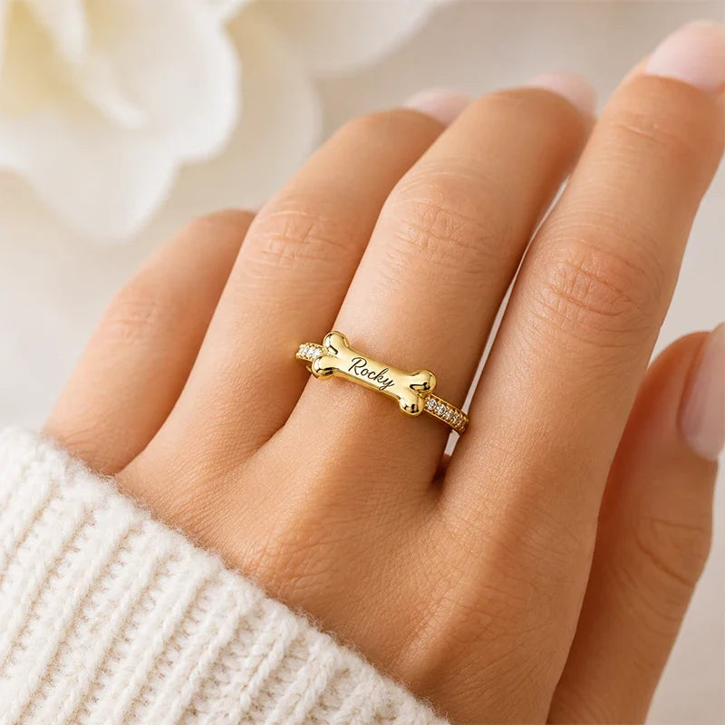 Ring mit Hundeknochen und Namensgravur