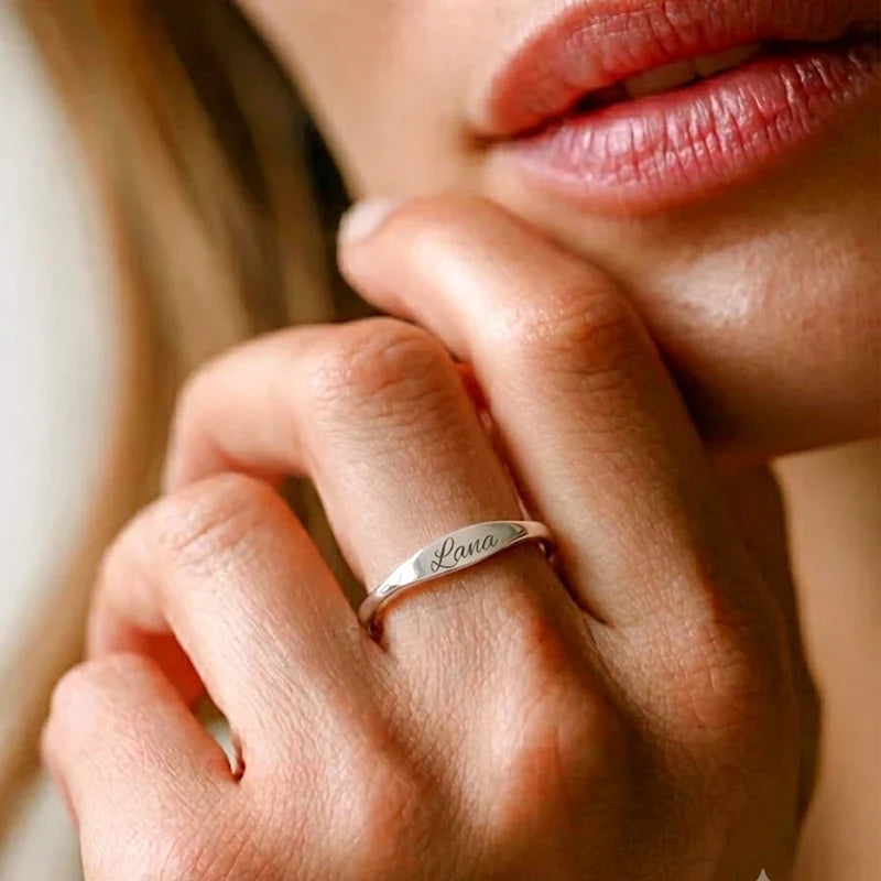 Ring mit Namen graviert in Handschrift