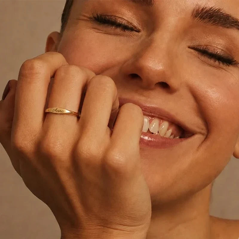 Ring mit Namen graviert in Handschrift
