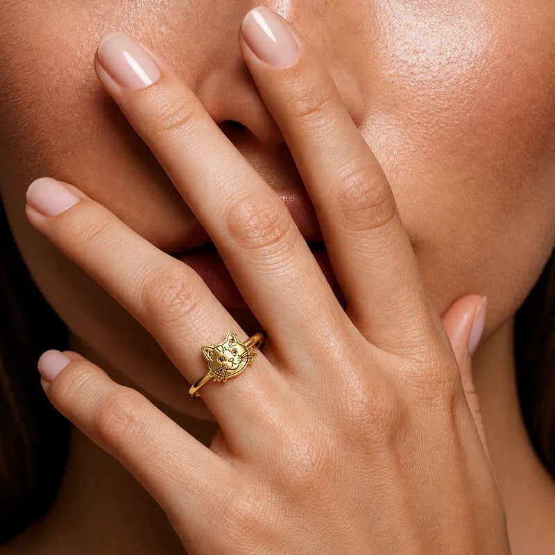 Ring mit Tiergesicht graviert