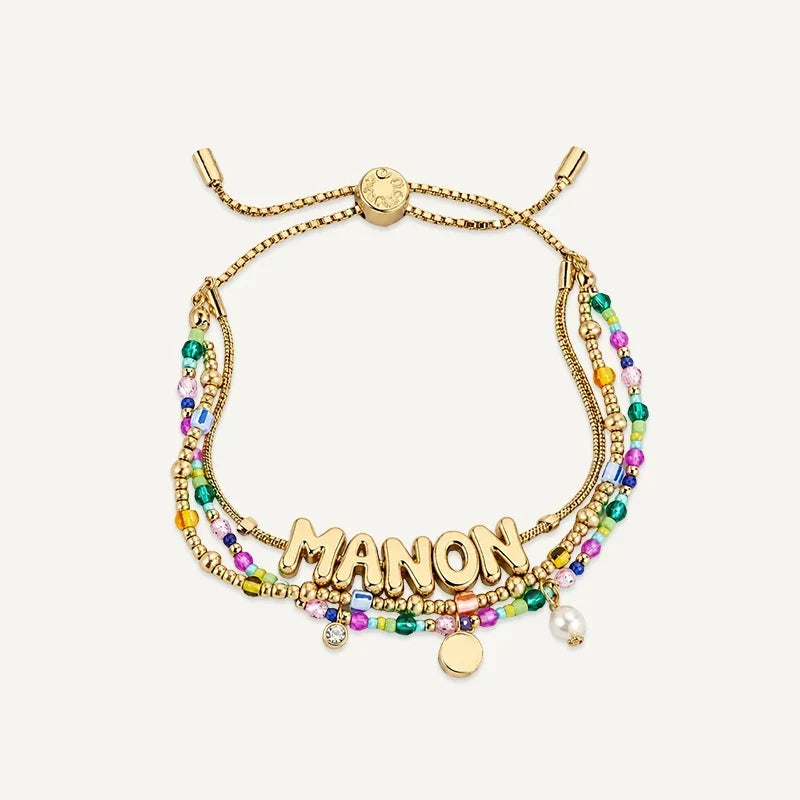 Buntes Armband mit Namen in Ballonbuchstaben