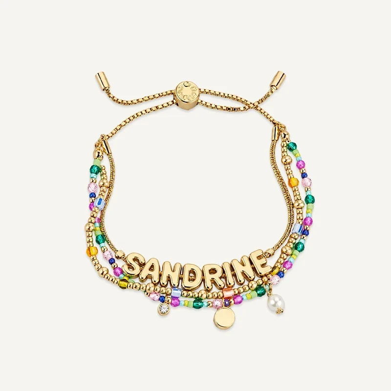 Buntes Armband mit Namen in Ballonbuchstaben