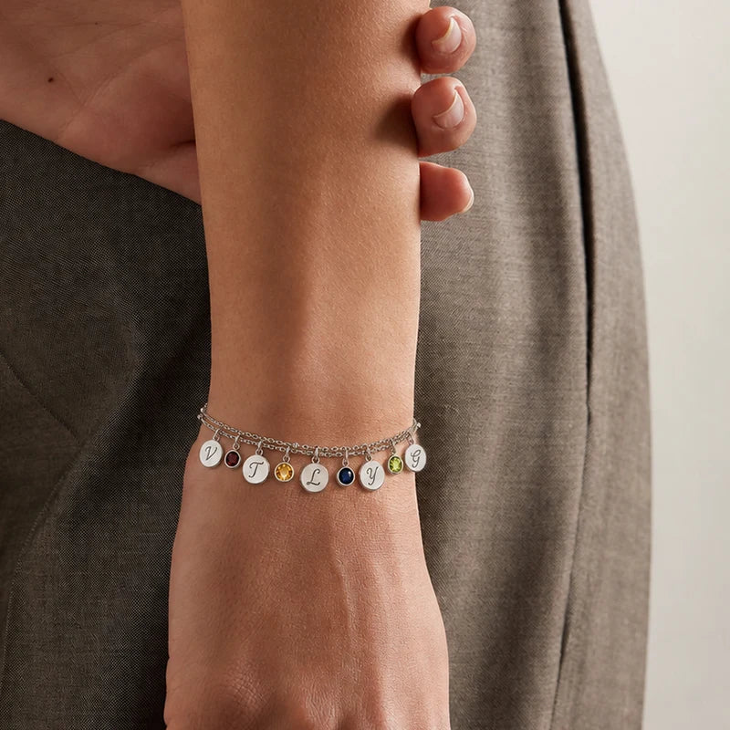 Personalisiertes Armband mit Buchstabe und Geburtsstein