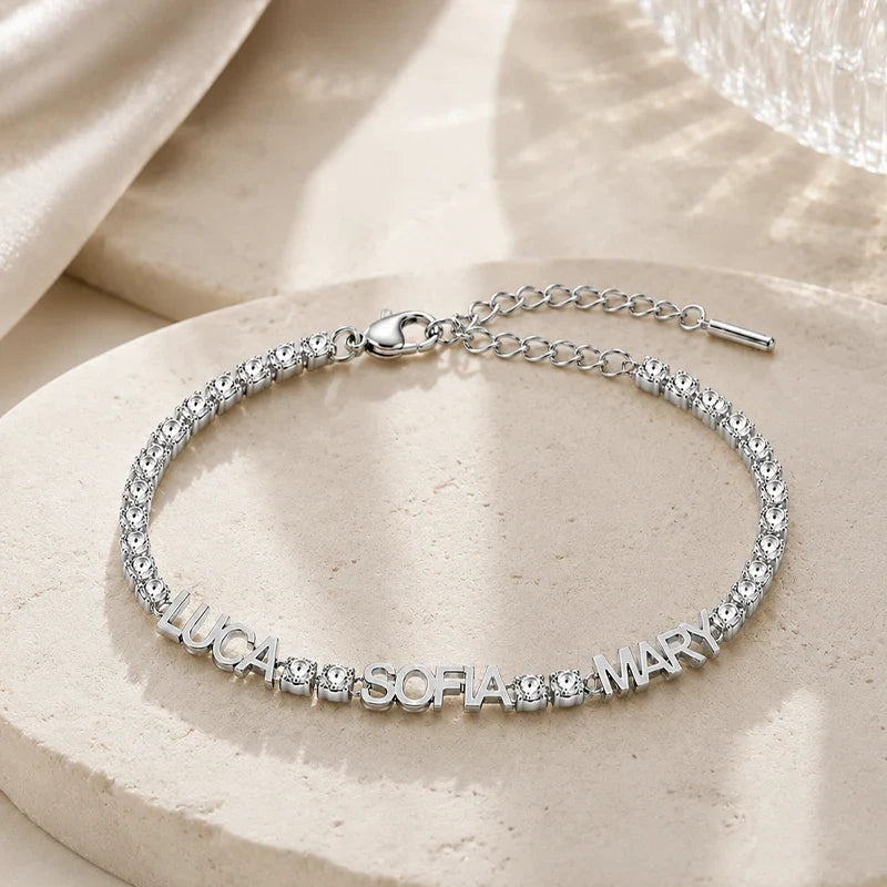 Tennisarmband mit Namen in der Kette
