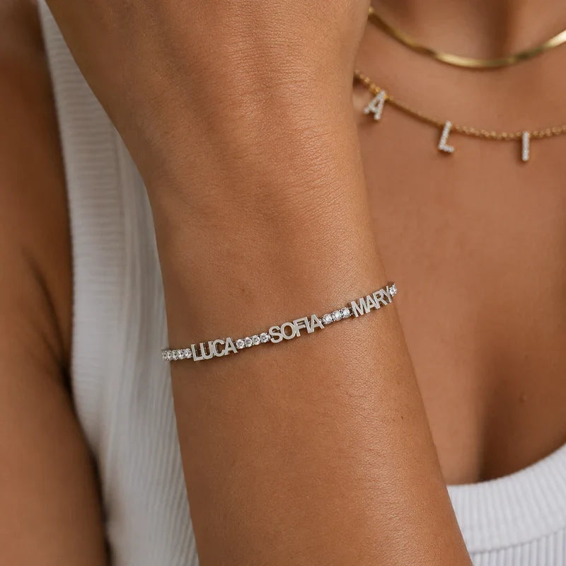 Tennisarmband mit Namen in der Kette