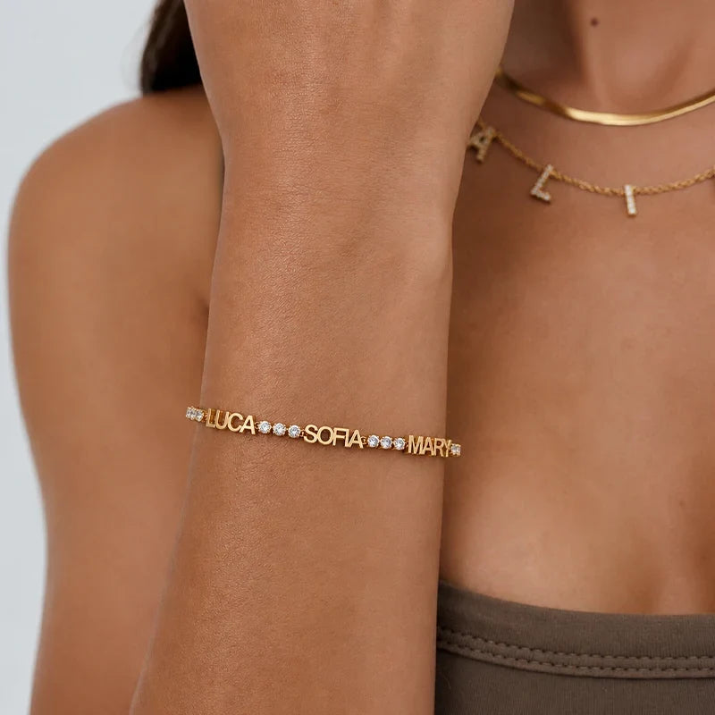 Tennisarmband mit Namen in der Kette