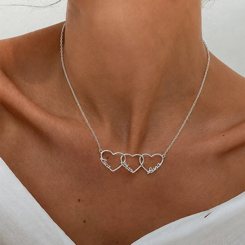 Kette mit Namen in verschlungenen Herzen